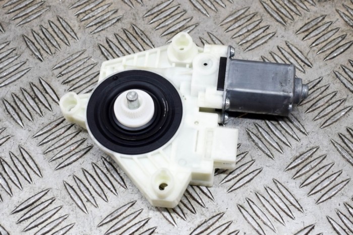 Motor macara geam ușă dreapta față MERCEDES-BENZ GLC C253 2017 OEM: A2139069501,C53177-101 13998745
