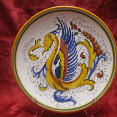 FARFURIE DECORATIVA CERAMICA MAJOLICA DERUTA DECOR MANUAL CU GRIFON 25 CM