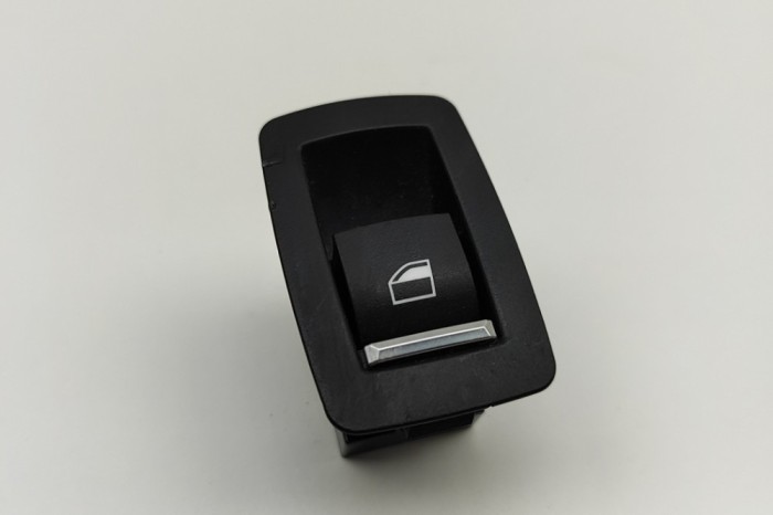 Buton geam ușă dreapta spate BMW 3 Touring F31 2017 OEM: 9361936 30395209