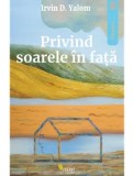 Cumpara ieftin Privind soarele in fata/Irvin D. Yalom, Vellant