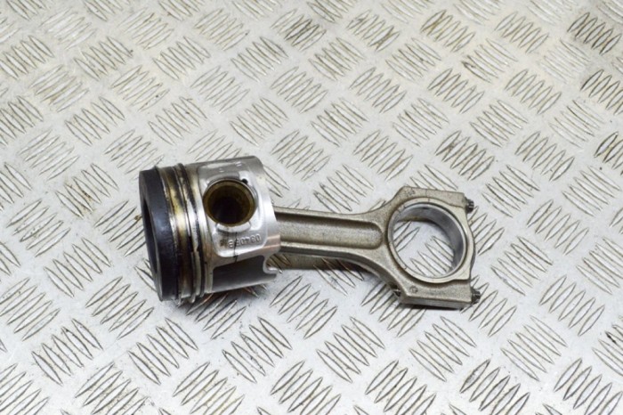 Piston BMW 3 E90 2008 OEM: 7803033,7807345 13821742