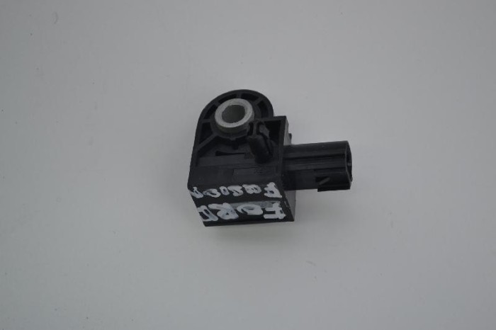Senzor de impact dreapta spate FORD FUSION JU_ 2012 OEM: 150C4CF8DE2NB | 2358201