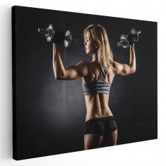 Tablou femeie facand exercitii cu gantere Tablou canvas pe panza CU RAMA 70x100 cm foto