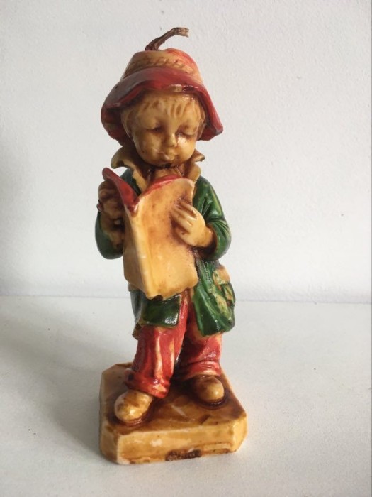 Figurina lumanare de ceara, baiat citind ziarul, 16cm, vintage, decor