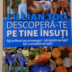 DESCOPERA-TE PE TINE INSUTI de LILLIAN TOO, 2007 , PREZINTA HALOURI DE APA