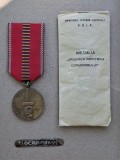 Medalia " Cruciada Impotriva Comunismului" semnata , panglica originala, impecabila + bareta romaneasca CRIMEIA argintata, nepurtata + pliculetul orig