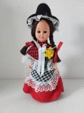 Papusa vintage imbracata in costum popular national din Tara Galilor, Vintage Welsh Traditional Dress. Wales Souvenir.