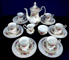 Set - ceai / cafea - portelan Englezesc - Royal Albert - Moss Rose - 6 persoane