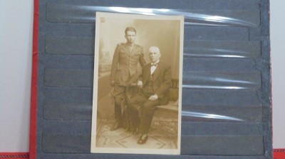 CAPITAN DE INFANTERIE DUMITRESCU ION CU TATAL LUI -DATA PE VERSO 01 IULIE 1936 foto