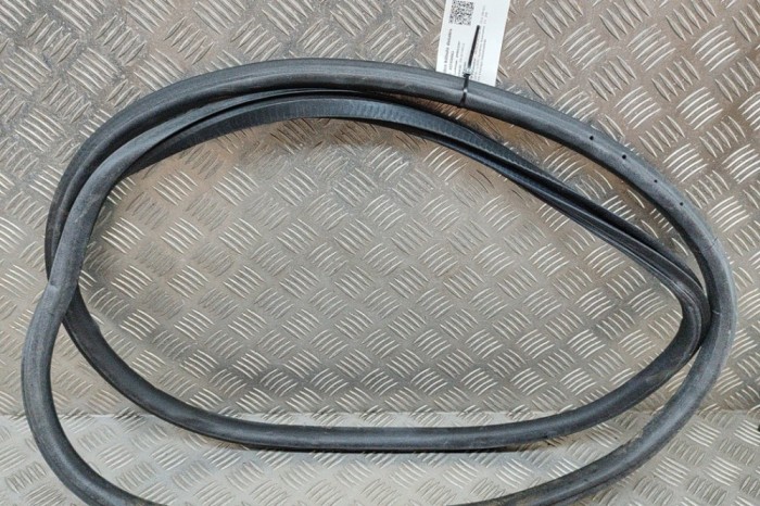 Garnitura ușă dreapta față MERCEDES-BENZ GLE W167 2022 OEM: A1676971800 | 27456063