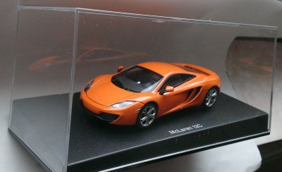 Macheta McLaren 12C 2011 orange - AutoArt 1/43 foto