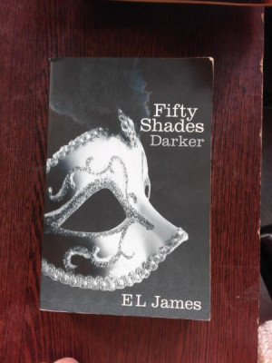 FIFTY SHADES DARKER - EL JAMES (CARTE IN LIMBA ENGLEZA) foto
