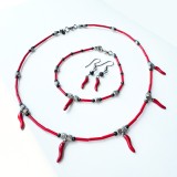 Set argintiu cu turmalina neagra, margele rosii si charm-uri norocoase ardei iute ( Lucky Chili Pepper)