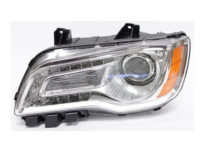 Far CHRYSLER 300, 04.2011-2014, Taiwan, fata, partea stanga, cu &amp;#39;lumina de zi&amp;#39; tip LED; Tip=USA;tip bec HiR2+PSY24W; manual; argintiu; Omolog