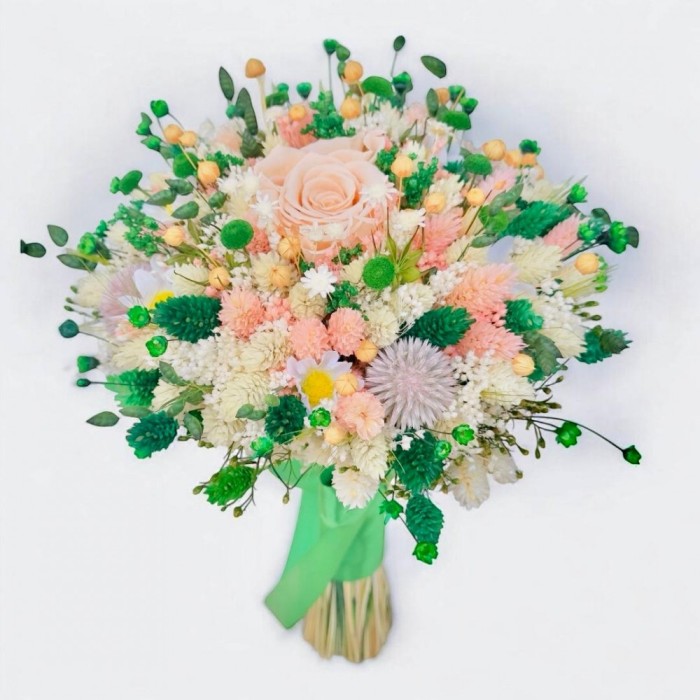 Buchet mediu personalizabil cu trandafir criogenat si flori naturale uscate alb-somon-verde
