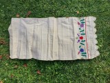Prosop stergar vechi taranesc de canepa, brodat de mana model cu flori, 43cm latime x 100cm lungime