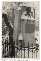 C1521 Monument funerar Panait Istrati Milita Petrascu foto