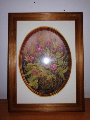 Ilustratie buchet flori florala ovala in rama lemn cu sticla 20x15 cm foto