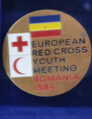 SV * Insigna CRUCEA ROȘIE EUROPEANĂ * CONGRESUL TINERETULUI * ROM&amp;Acirc;NIA 1984 foto