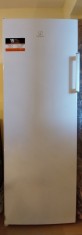 Congelator independent vertical Indesit UI6F1TW, alb, stare impecabila