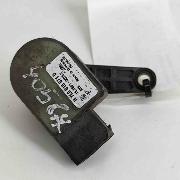 Senzor de nivel &icirc;nălțime dreapta spate AUDI Q7 4L 2013 OEM: 7L0616571D 22044552