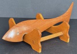 Desfacator vintage sub forma de peste (rechin), lacuit cu suport din lemn, lungime 24 cm