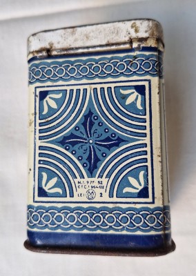 METALOGLOBUS Bucuresti - cutie veche din tabla litografiata pentru mirodenii, fabricata in Romania, in perioada RPR - Republica Populara Romana foto