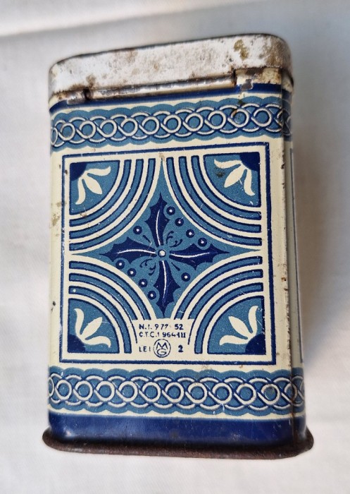 METALOGLOBUS Bucuresti - cutie veche din tabla litografiata pentru mirodenii, fabricata in Romania, in perioada RPR - Republica Populara Romana