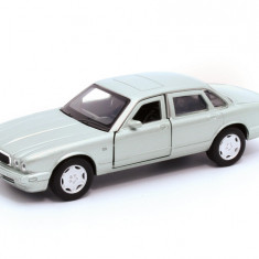 Macheta auto Jaguar XJ6 alb, pull back, 1:36 Tayumo