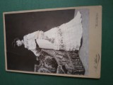 fotografie atelier B. ATHEN -Bucuresci strada Academiei 4,Casa Ovessa , Distinsa domnisoara Cartojanu ,anii 1890,dimensiuni 16 cm x 11 cm
