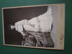 fotografie atelier B. ATHEN -Bucuresci strada Academiei 4,Casa Ovessa , Distinsa domnisoara Cartojanu ,anii 1890,dimensiuni 16 cm x 11 cm