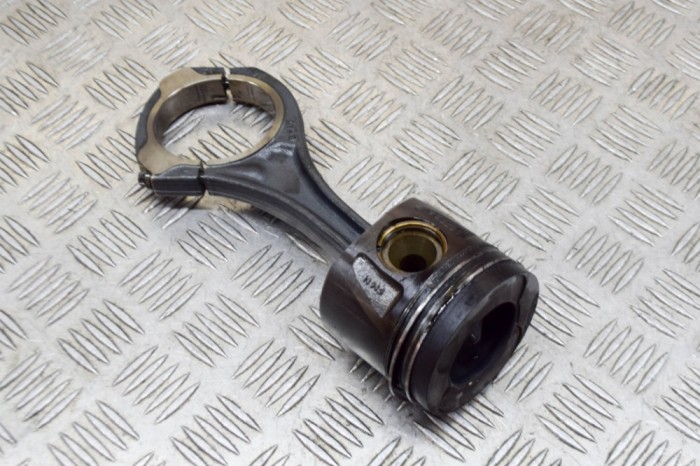 Piston MERCEDES-BENZ GL X166 2015 OEM: A6420305517,A6420305220 13726872
