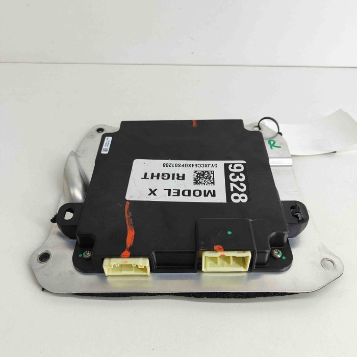 Modul de control ușă dreapta față TESLA MODEL X 2016 OEM: 1050183-10-C 22948490