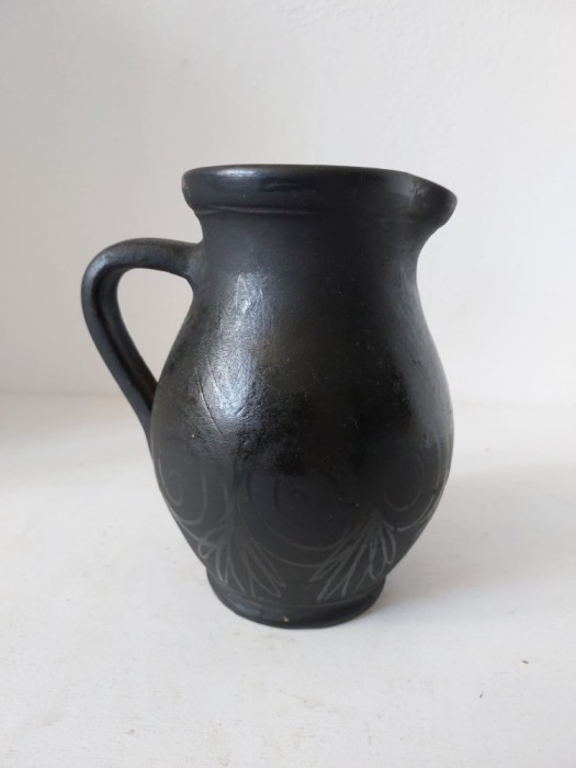 Carafa / Cana mare cu cioc si toarta, ceramica neagra, veche, vintage, 11cm diametru x 15cm inaltime