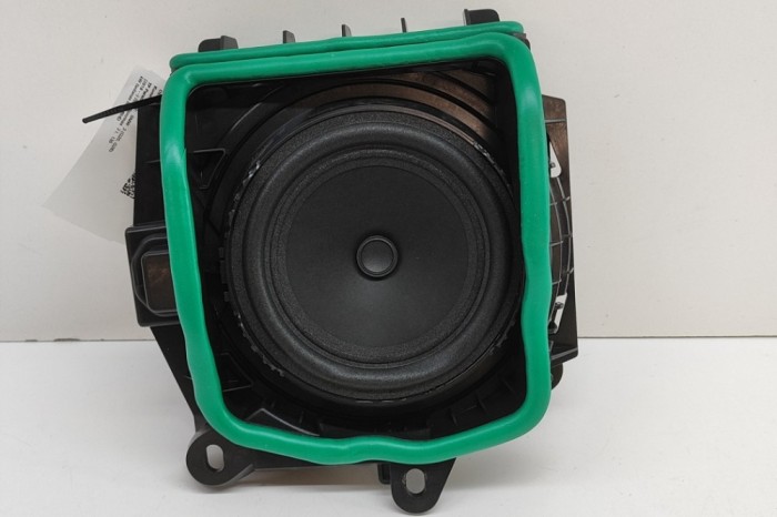 Subwoofer podea dreapta BMW 3 G20, G28 2023 OEM: 2622566 | 29997549