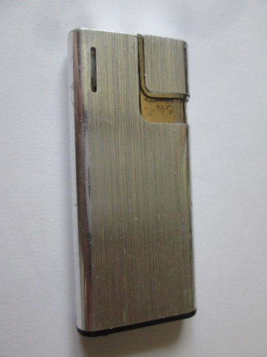 Bricheta colectie Zenith,pierde gazul