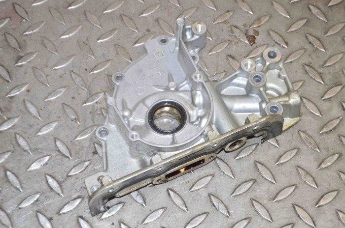 Capac de protecție curea de distribuție VW GOLF VII Variant BA5, BV5 2018 OEM: 04E115105BM