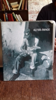 ALTER IMAGE. DOCUMENTAR FOTOGRAFIC DESPRE MINORITATILE NATIONALE DIN ROMANIA foto