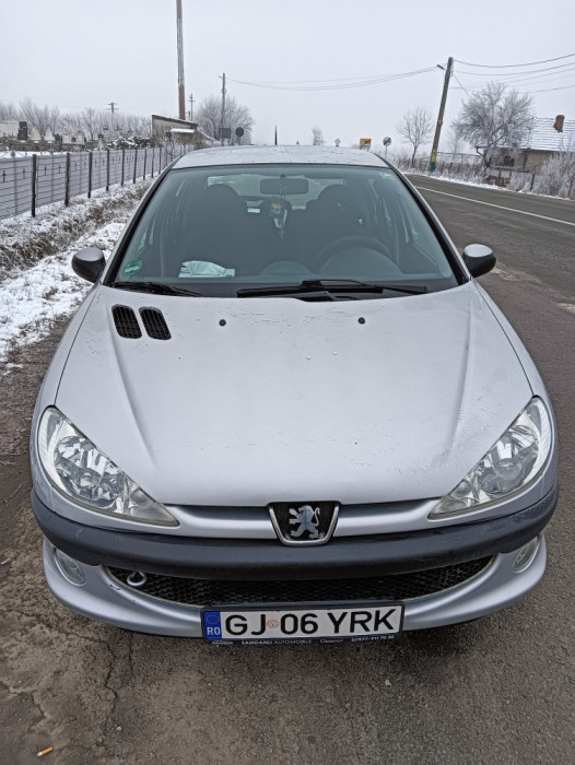 Peugeot 206, benzină.