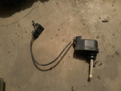 Motoraș far BMW E38 foto