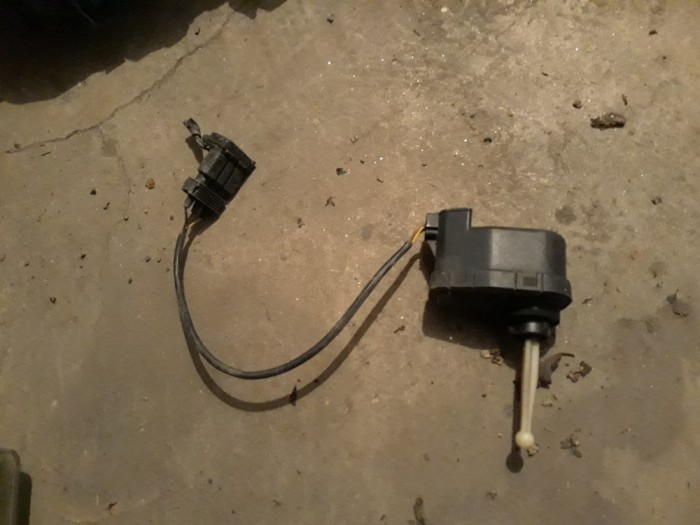 Motoraș far BMW E38