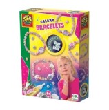 Cumpara ieftin Set creativ SES Creative Bratari Galaxie - Stralucesc In Intuneric