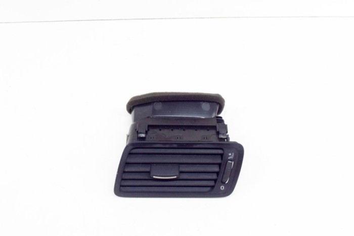 Gura de ventilație planșa de bord VW PASSAT B6 3C2 2007 OEM: 3C2819701D | 14243858
