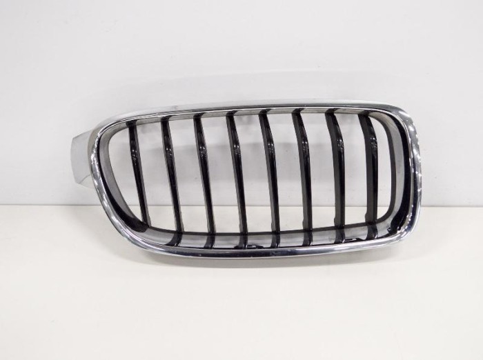 Grila dreapta față BMW 3 F30, F80 2015 OEM: 7255412,7263482,7263480,7260498 10496029