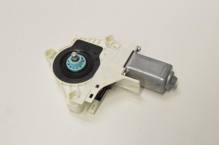 Motor macara geam ușă st&acirc;nga față AUDI Q5 8R 2010 OEM: 8K0959801B | 2137197