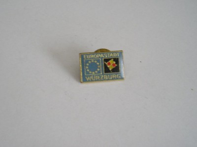 QW9 N5 6 - insigna - tematica Uniunea Europeana - Europastadt Wurzburg foto