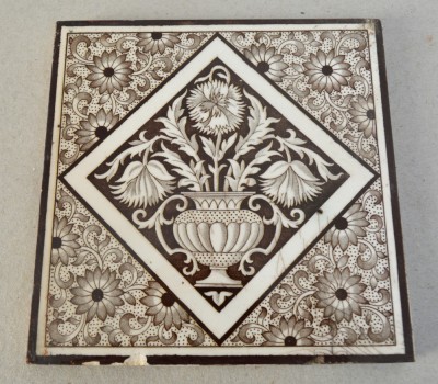 Placa ceramica Minton Aesthetic Movement cu motive florale cca 1885 foto