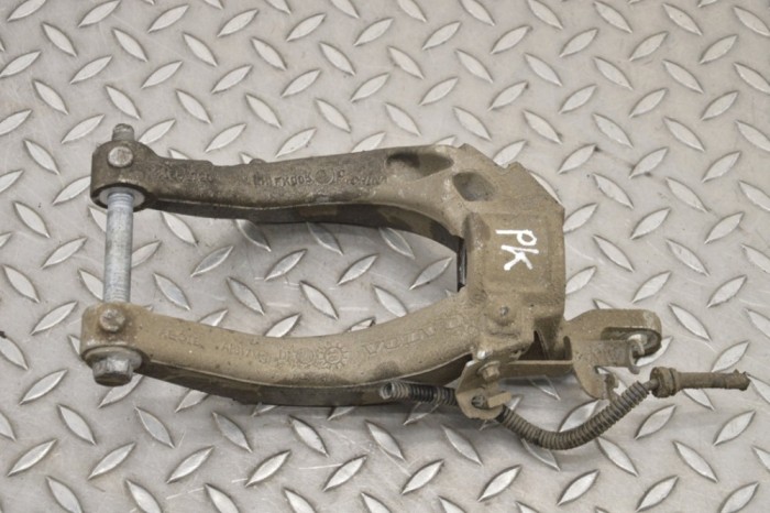 Braț inferior st&acirc;nga față VOLVO V90 II 2018 OEM: 31651720 17603856