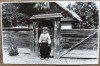 Batrana de la tara in fata portii, anii &#039;30// reproducere de epoca, Romania 1900 - 1950, Portrete