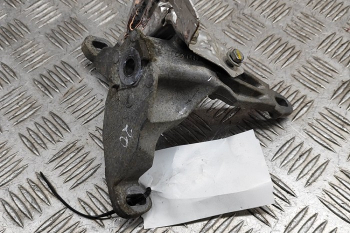 Suport cutie de viteze AUDI Q7 4M 2017 OEM: 4M0399114B | 29921383